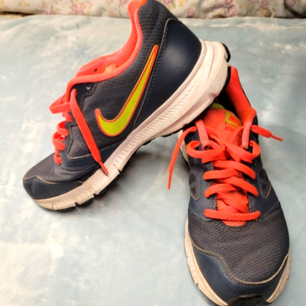 Nike Women's Athletic Shoes - Gray and Pink